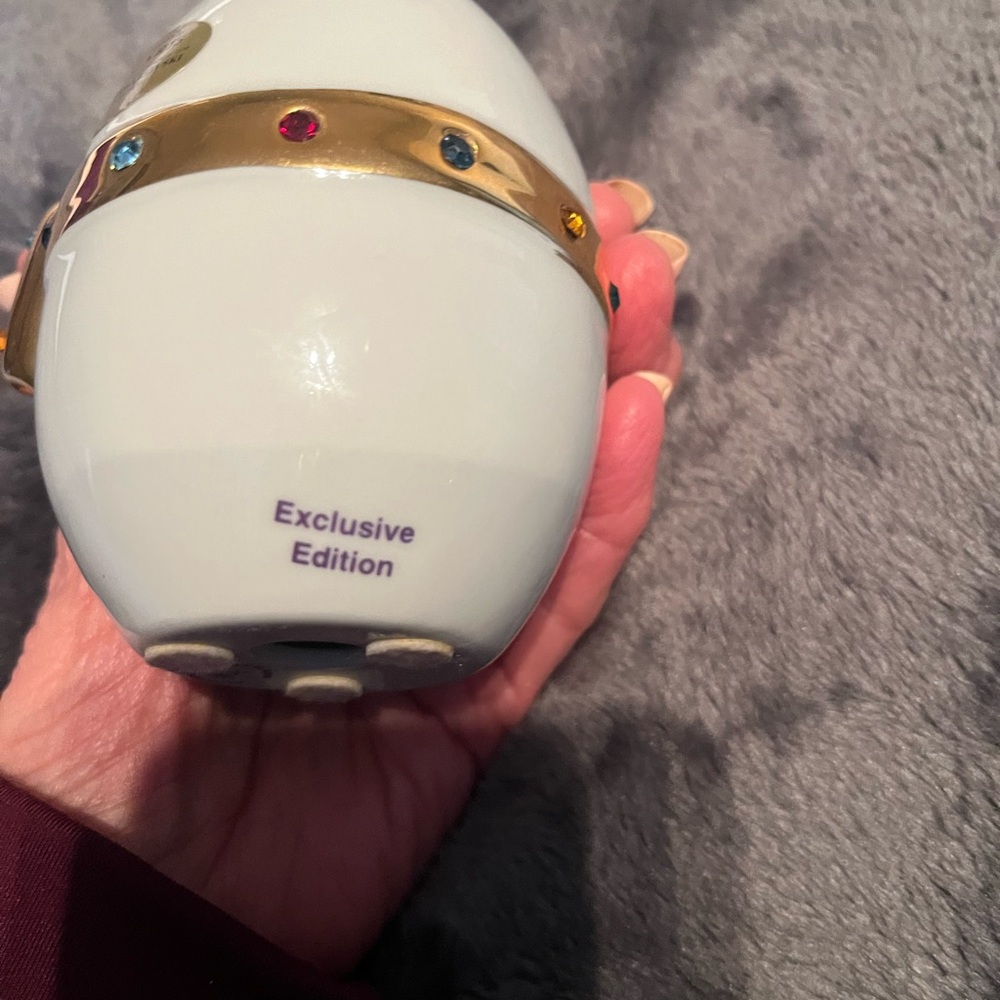 Capodimonte Polaris Egg Figurine with Swarovski Crystals, 24K Gold - Picture 8 of 16
